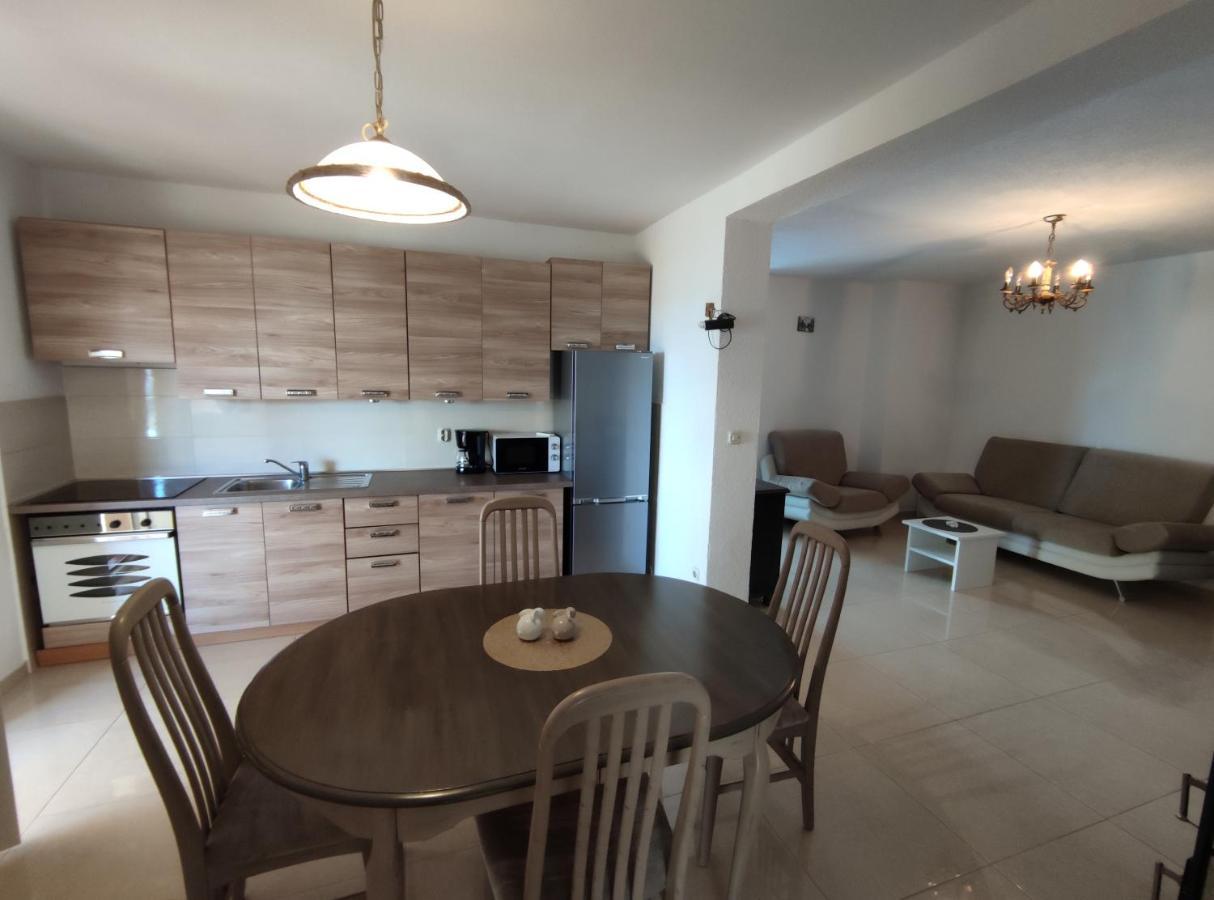 Apartments Beba بريفلاكا الغرفة الصورة
